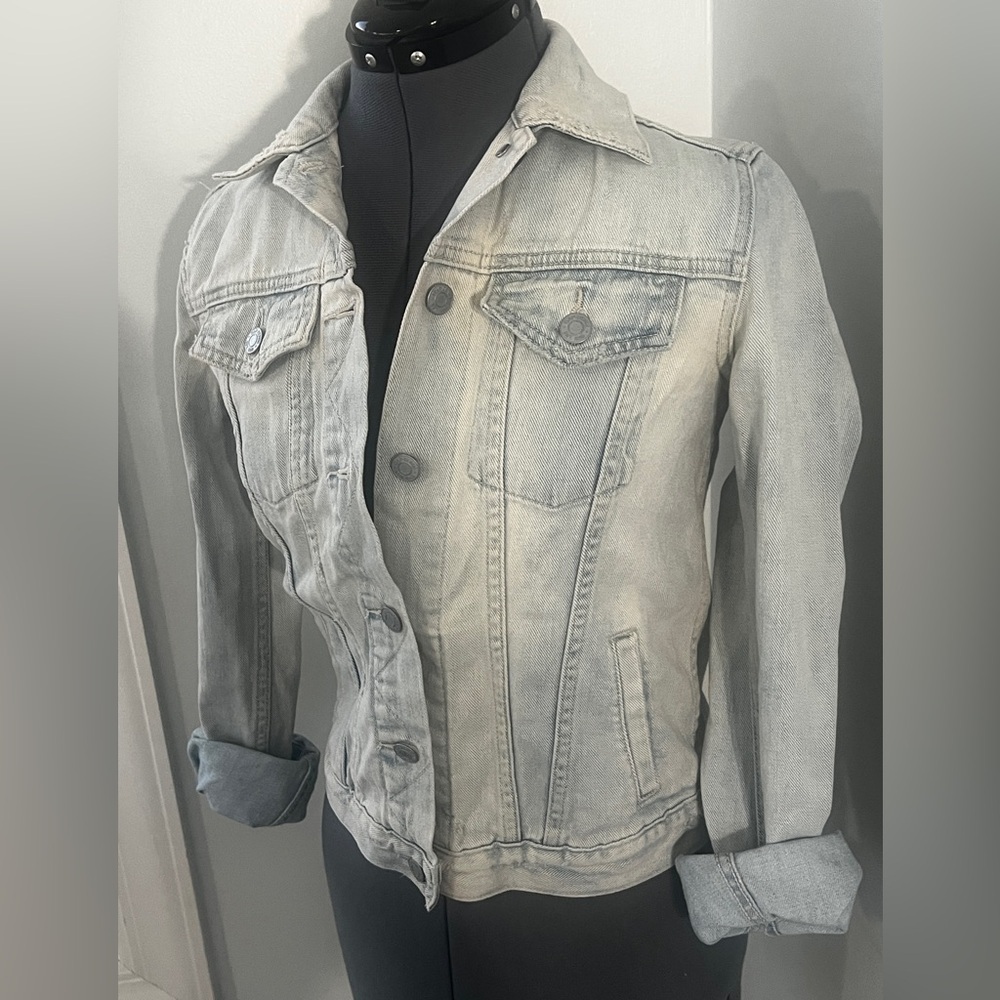 Gap 2015 Vintage  Sz XS Icon Light Blue Distressed Trucker Denim Jean Jacket.